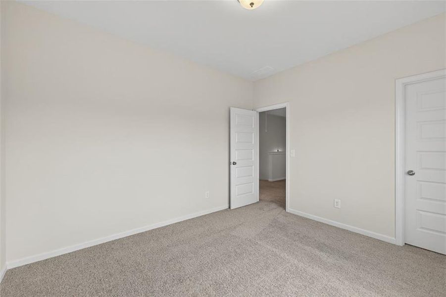 Spacious, unfurnished interior of a new home in Garrett Preserve, Douglasville (Image 31).