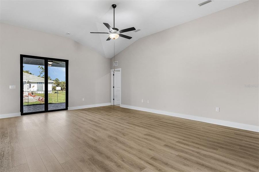 Spacious, unfurnished interior of a new home in , Port Charlotte (Image 15).