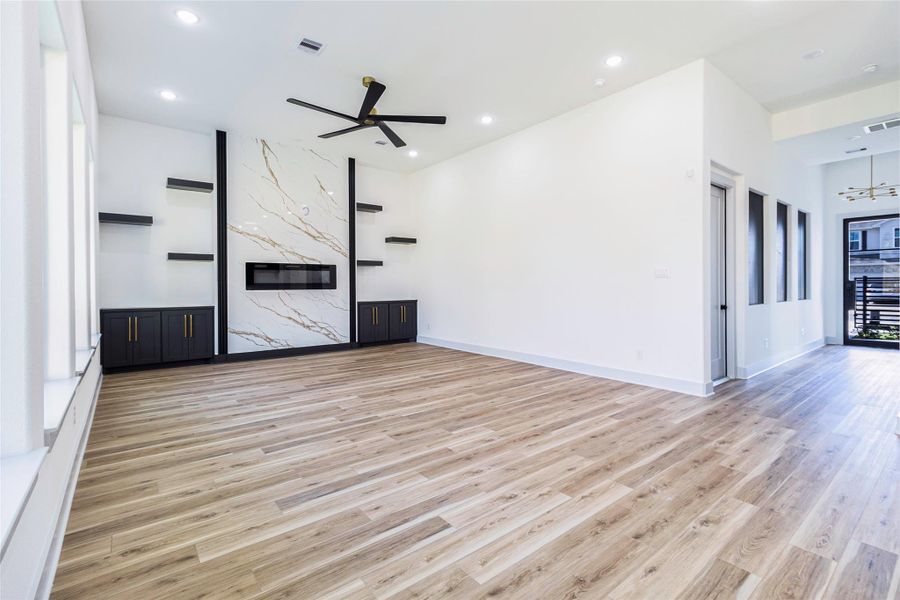 Spacious, unfurnished interior of a new home in , Houston (Image 9).