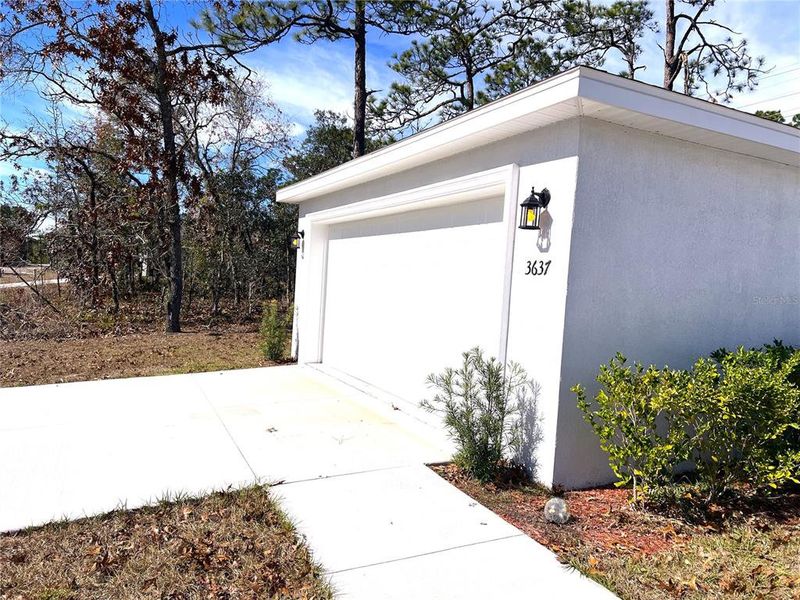 Exterior details and patio area of a home in , Dunnellon (Image 25).