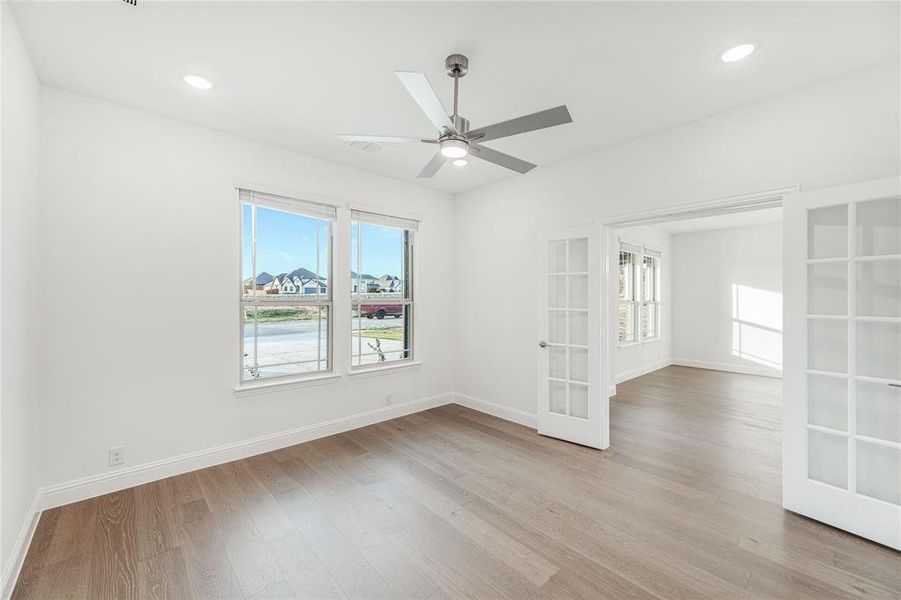 Spacious, unfurnished interior of a new home in Country Lakes Classic 60, Argyle (Image 30).