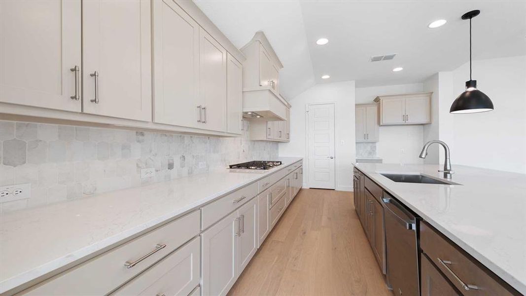 Furnished interior view inside a new home in Myrtle Creek 71', Waxahachie (Image 5).