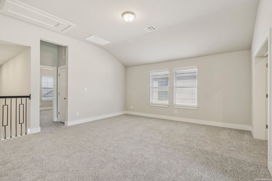 Spacious, unfurnished interior of a new home in Fox Falls, Boerne (Image 15).