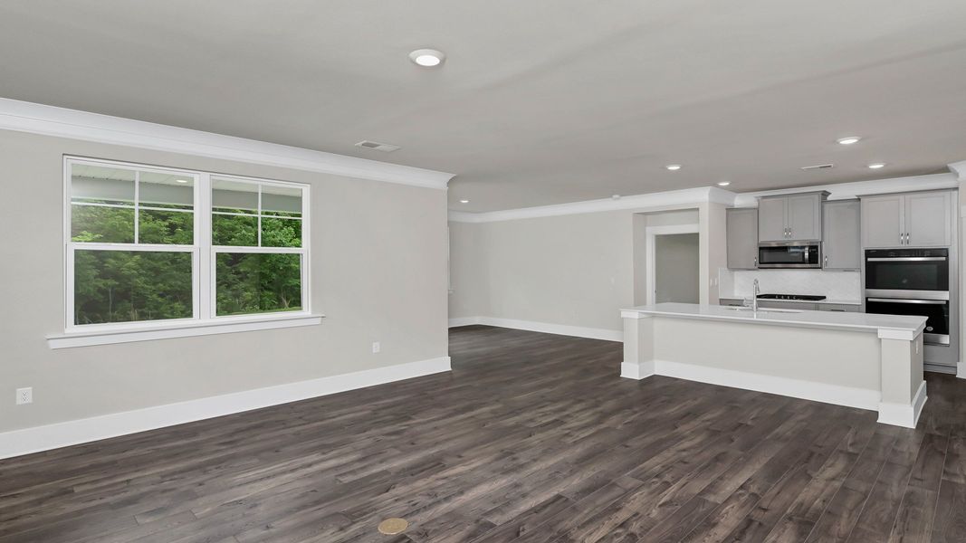 Spacious, unfurnished interior of a new home in Cross Creek, Lexington (Image 14).