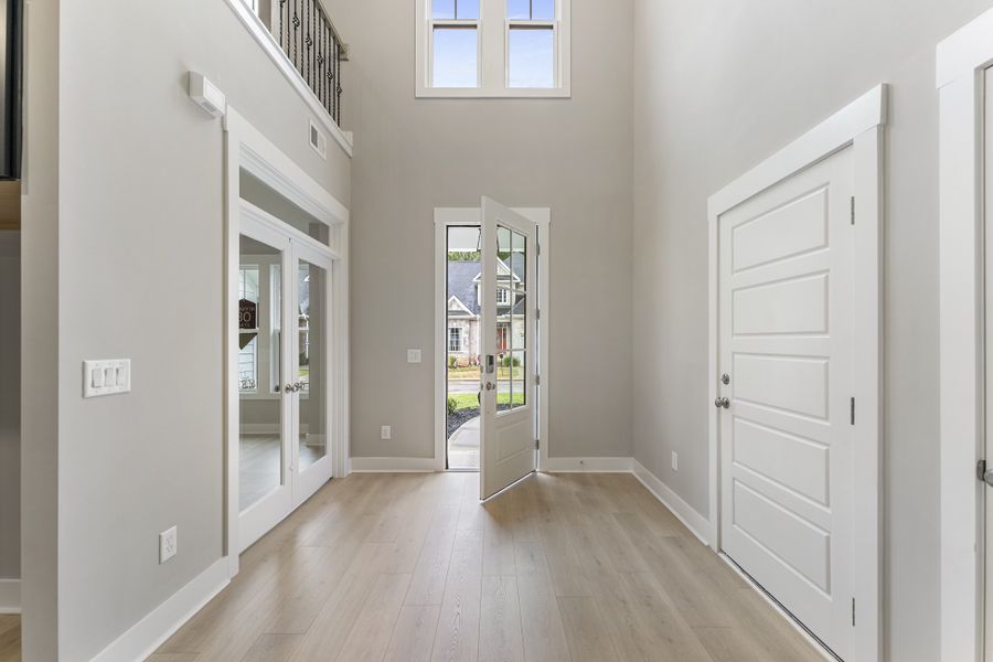 Spacious, unfurnished interior of a new home in Landing at Clemson Marina, Seneca (Image 3).