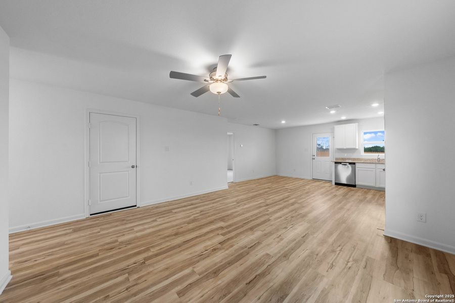 Spacious, unfurnished interior of a new home in Blue Wing, San Antonio (Image 16). Spacious, unfurnished interior of a new home in Blue Wing, San Antonio (Image 16).