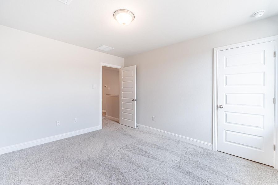 Spacious, unfurnished interior of a new home in Stonebrooke, Conroe (Image 13).