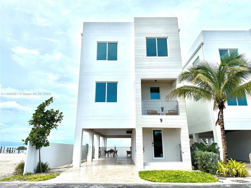 Condo located in Marathon, FL showcasing its design and architecture (Image 3). Condo located in Marathon, FL showcasing its design and architecture (Image 3).