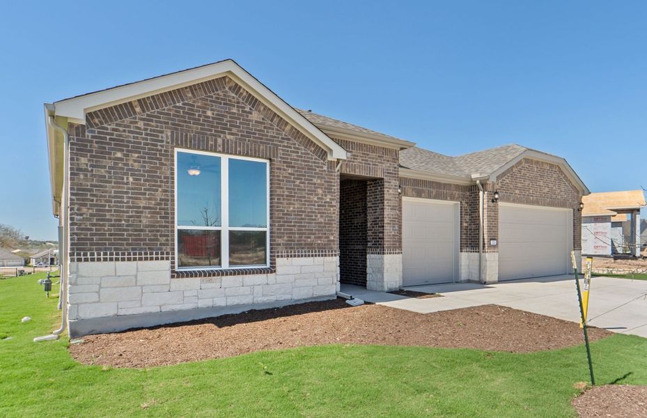 Exterior details and patio area of a home in Sun City Texas, Georgetown (Image 28).