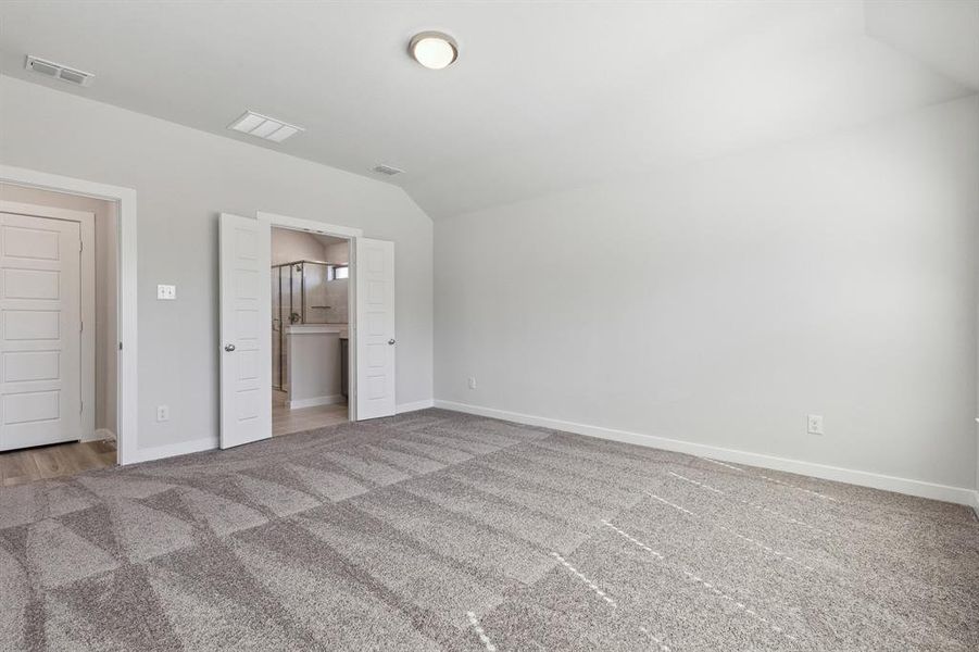Spacious, unfurnished interior of a new home in Dove Hollow, Waxahachie (Image 21). Spacious, unfurnished interior of a new home in Dove Hollow, Waxahachie (Image 21).