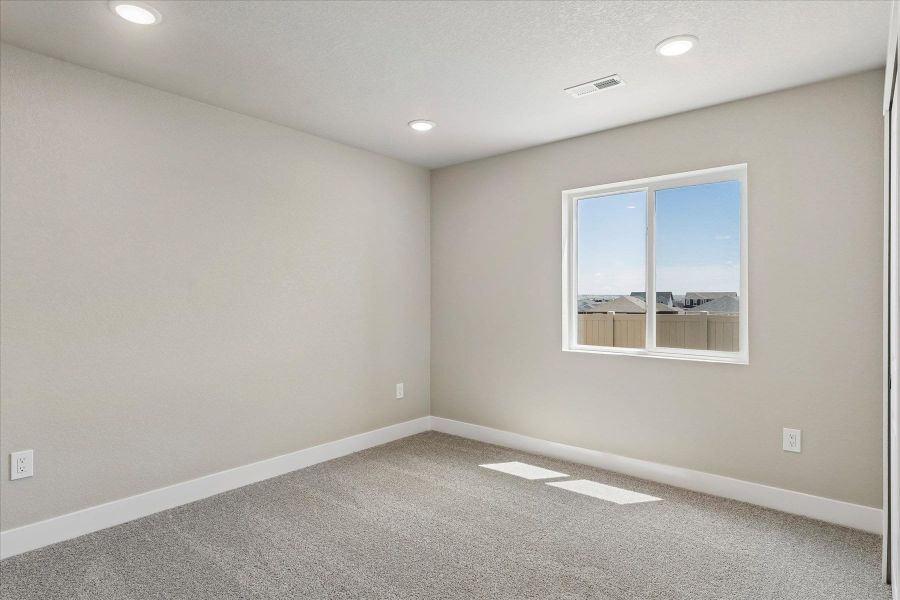 Spacious, unfurnished interior of a new home in Trails at Aspen Ridge-3, Colorado Springs (Image 14).