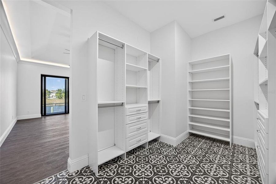 Spacious, unfurnished interior of a new home in , Port Charlotte (Image 36).