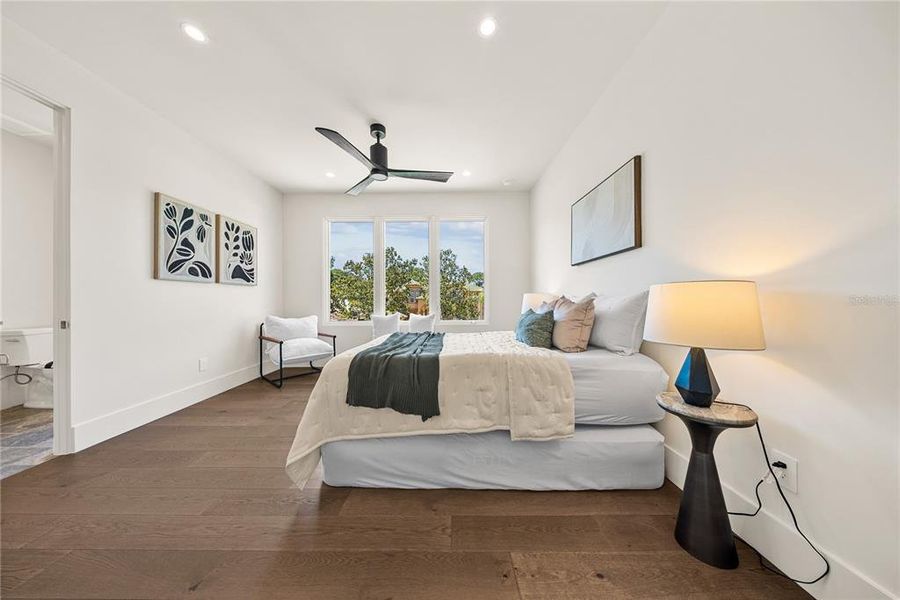 Furnished interior view inside a new home in , Orlando (Image 11).