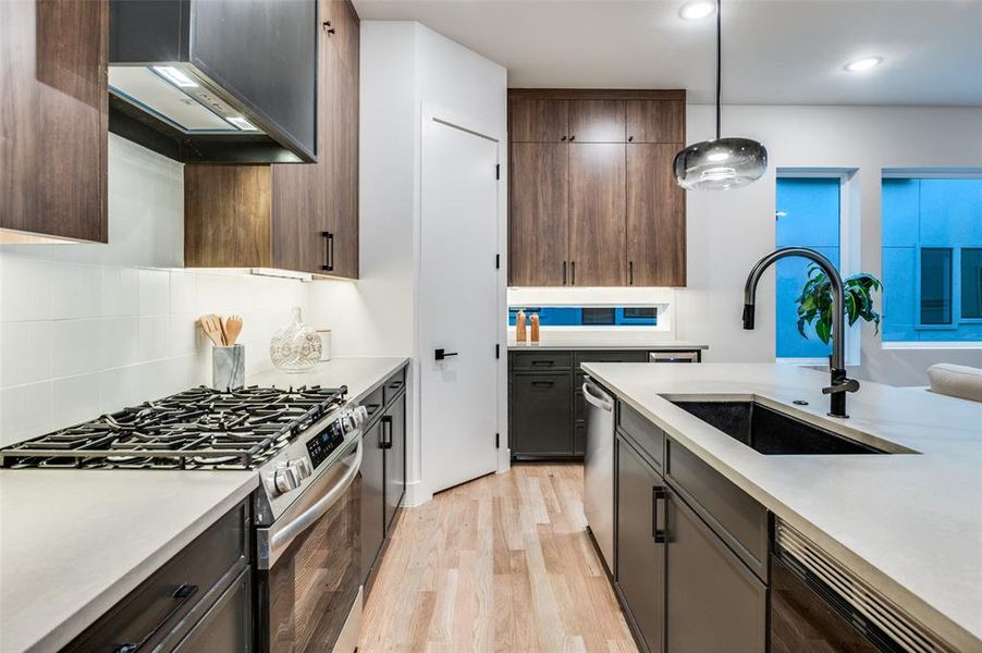 Furnished interior view inside a new home in , Dallas (Image 16).