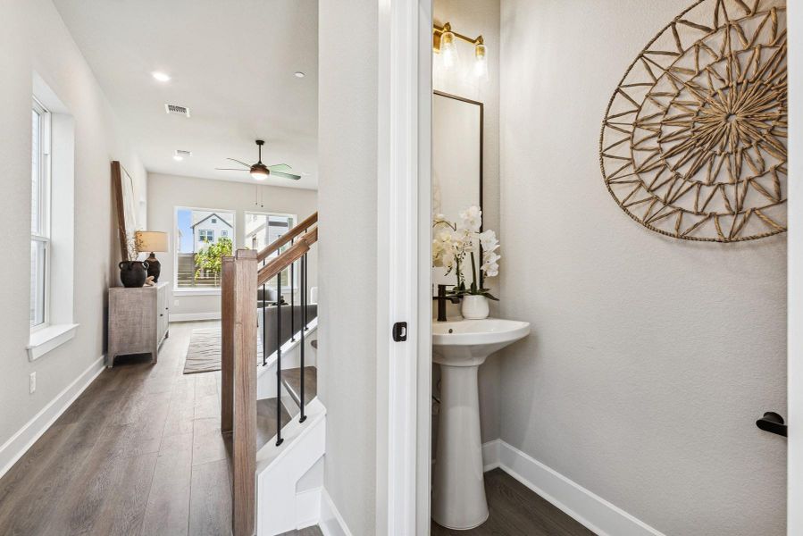 Powder Bath (Staged) Powder Bath (Staged)