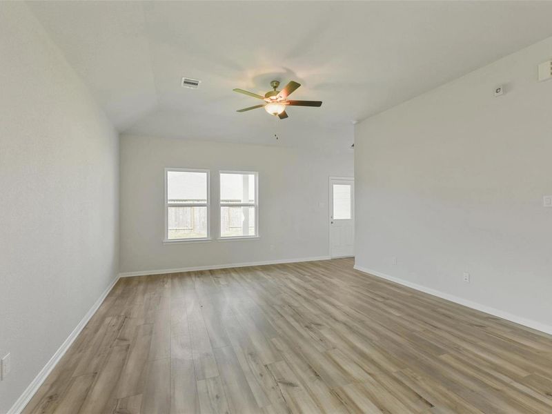 Spacious, unfurnished interior of a new home in River Ranch Meadows, Dayton (Image 16).