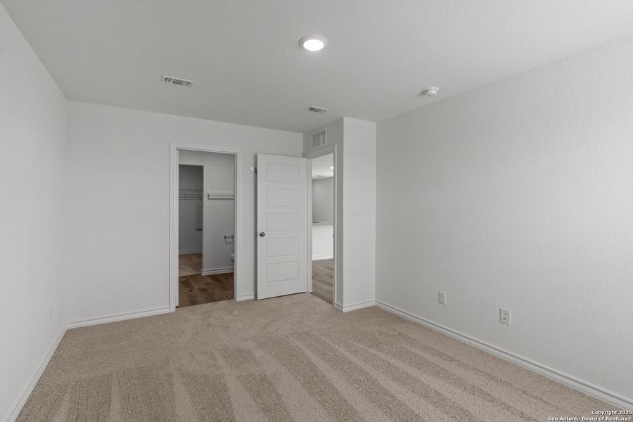 Spacious, unfurnished interior of a new home in Vista Real, Converse (Image 20).