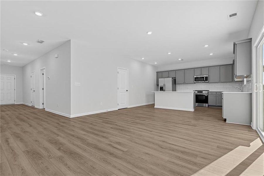 Spacious, unfurnished interior of a new home in , Bethlehem (Image 13).