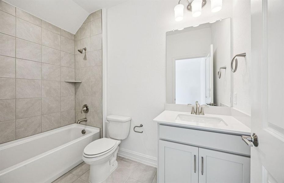 Spacious secondary bathroom Spacious secondary bathroom