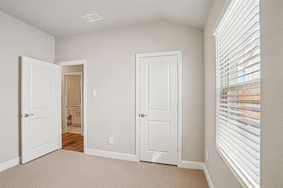 Spacious, unfurnished interior of a new home in Stonehaven, Seagoville (Image 32).