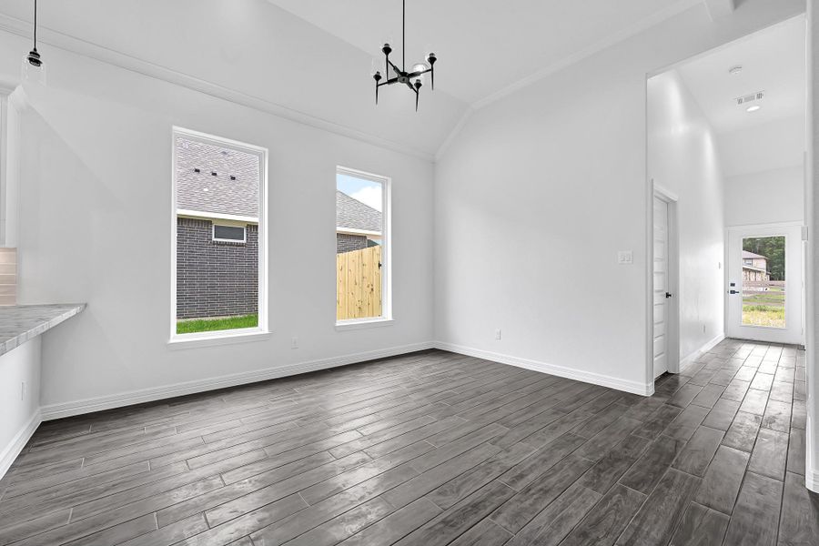 Spacious, unfurnished interior of a new home in , Anahuac (Image 19).