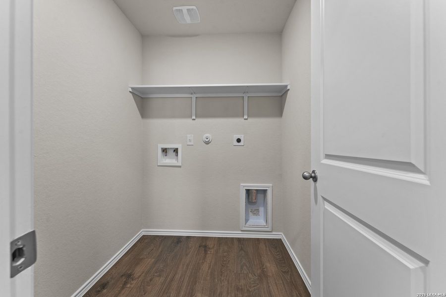 Spacious, unfurnished interior of a new home in High Garden, Comfort (Image 23).