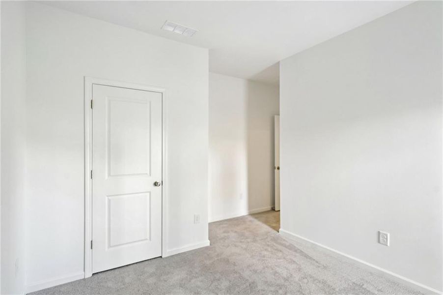 Spacious, unfurnished interior of a new home in Rosewood Farm, Lawrenceville (Image 24).