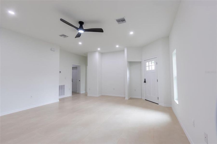 Spacious, unfurnished interior of a new home in , Sebring (Image 66).