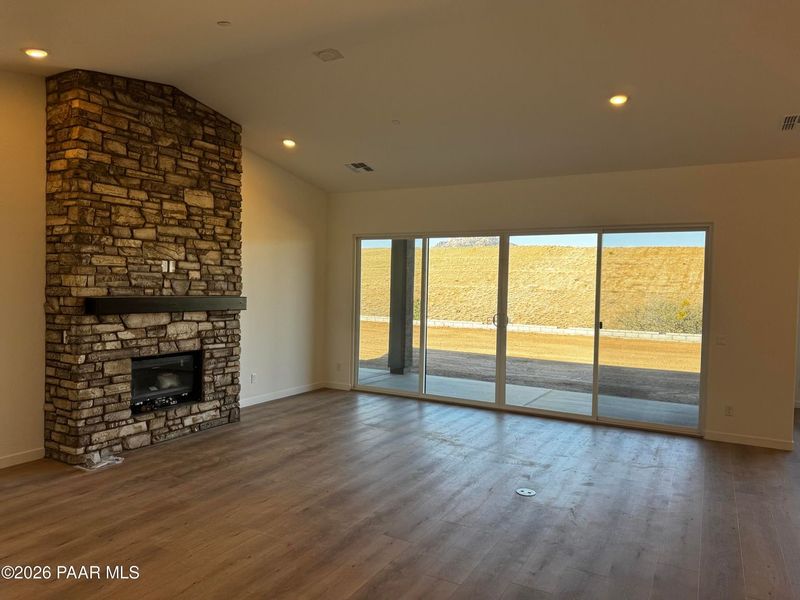 Spacious, unfurnished interior of a new home in Hidden Hills, Prescott (Image 10).