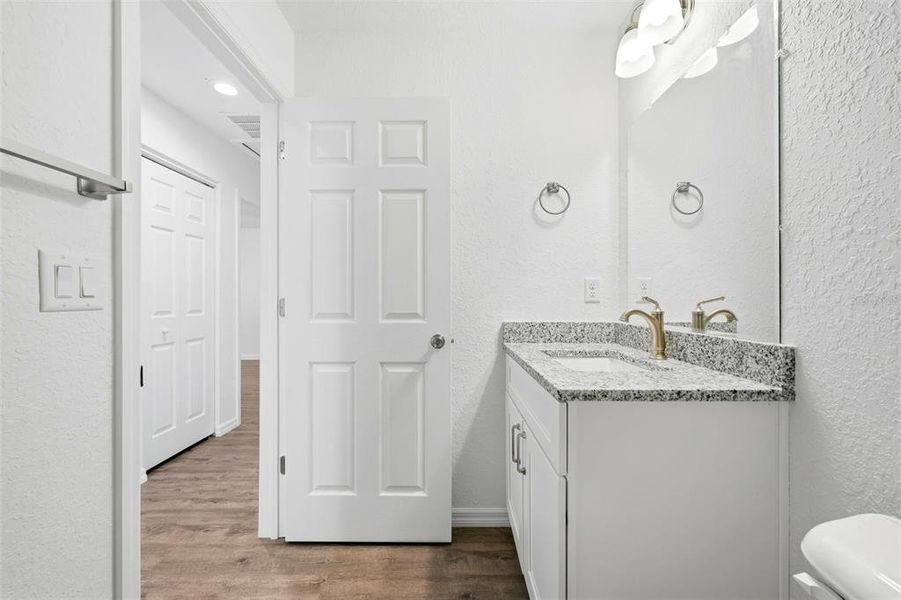 Furnished interior view inside a new home in , Ocklawaha (Image 9).