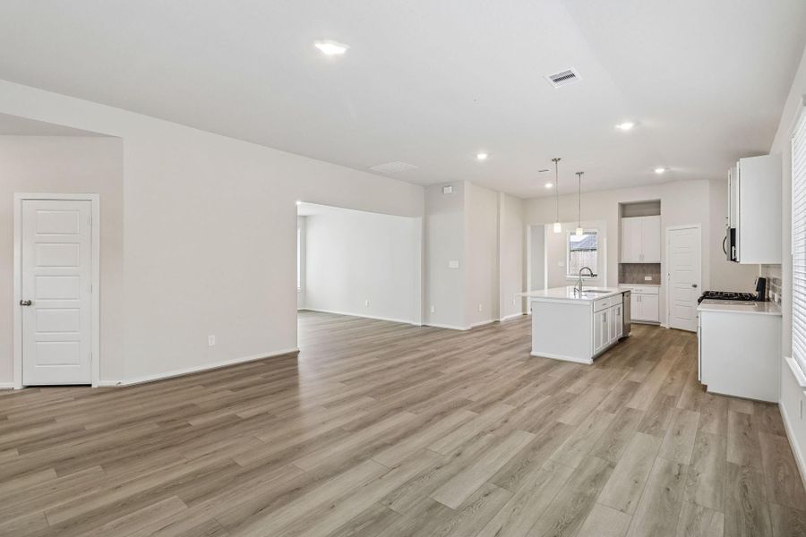 Spacious, unfurnished interior of a new home in Massey Oaks Village, Pearland (Image 25). Spacious, unfurnished interior of a new home in Massey Oaks Village, Pearland (Image 25).