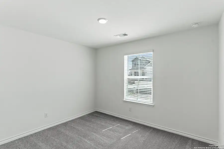 Spacious, unfurnished interior of a new home in Vista Real, Converse (Image 17).