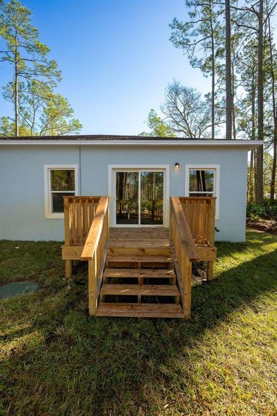 Exterior details and patio area of a home in , Deland (Image 25).