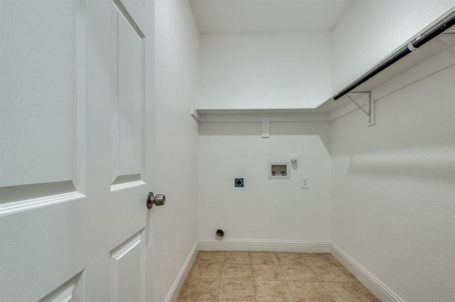 Spacious, unfurnished interior of a new home in , Fort Worth (Image 17). Spacious, unfurnished interior of a new home in , Fort Worth (Image 17).