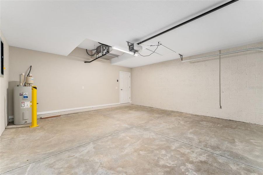 Spacious, unfurnished interior of a new home in , Floral City (Image 39).