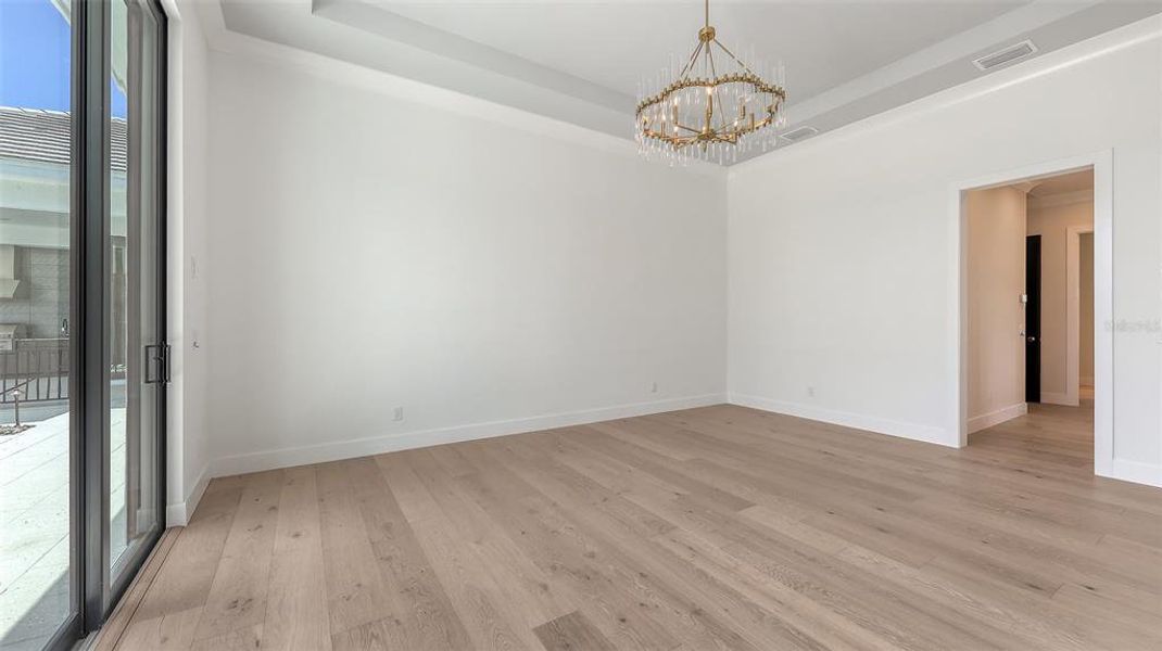 Spacious, unfurnished interior of a new home in , Longboat Key (Image 65).