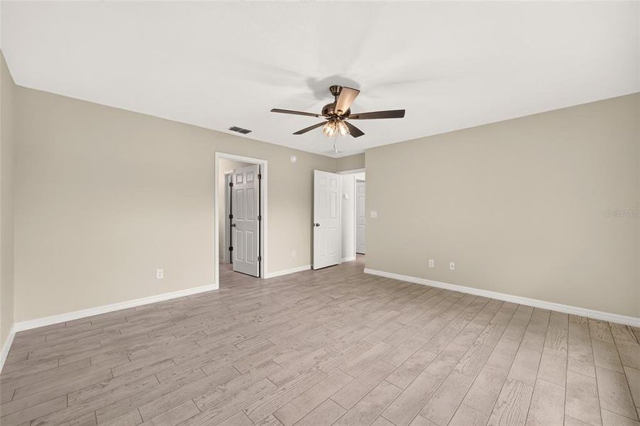 Spacious, unfurnished interior of a new home in , Ocala (Image 15).