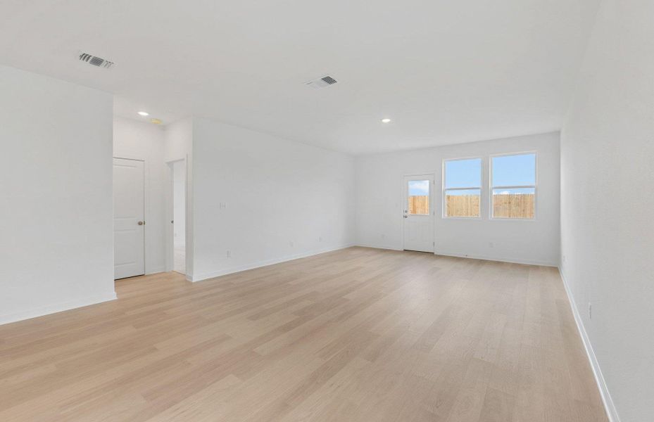 Spacious, unfurnished interior of a new home in Alto, San Marcos (Image 17).