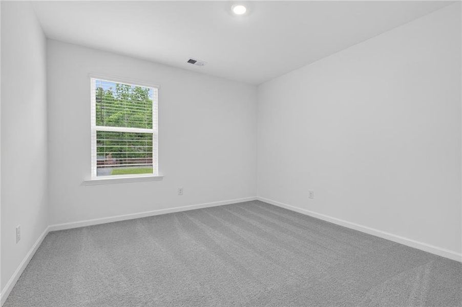 Spacious, unfurnished interior of a new home in Lexington Meadows, Athens (Image 26).