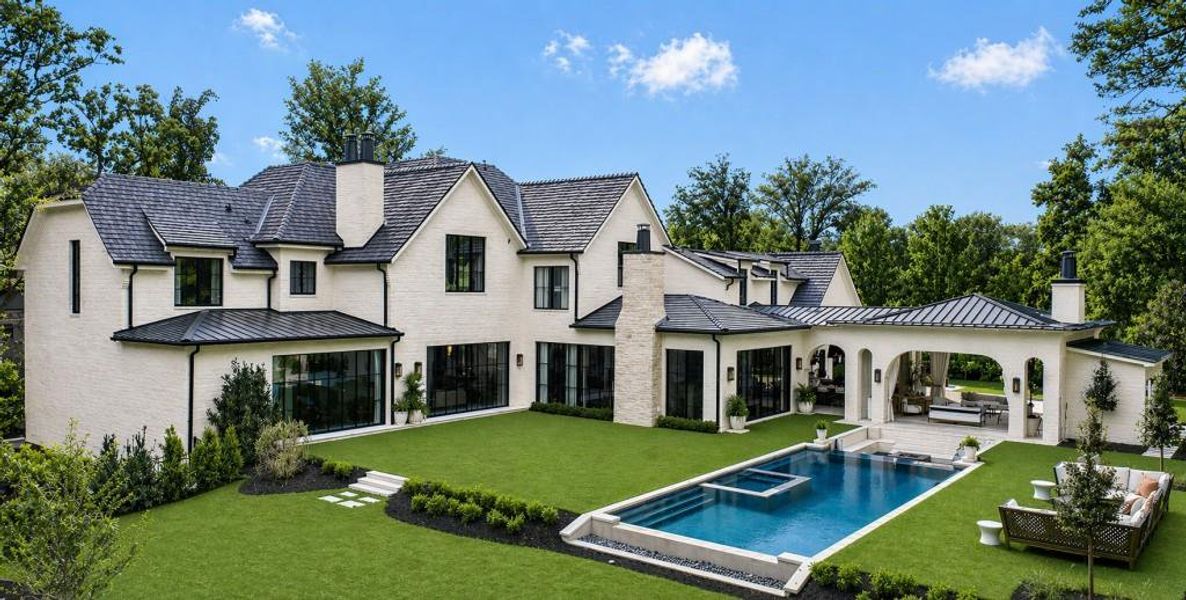 Image 4 of a home in .