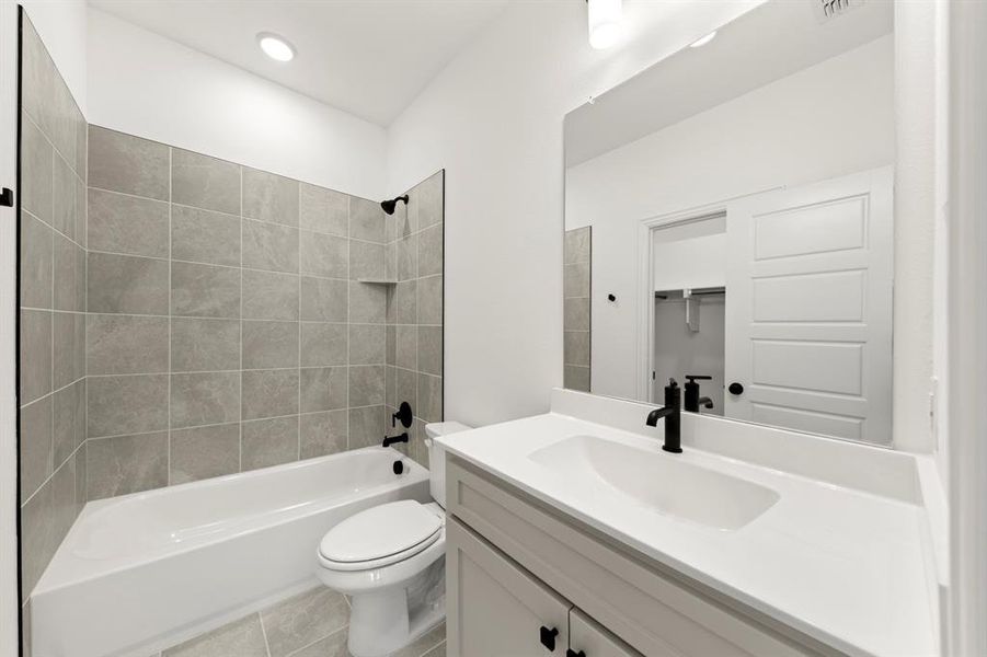 24. 3103 Bexar - 4TH Bath