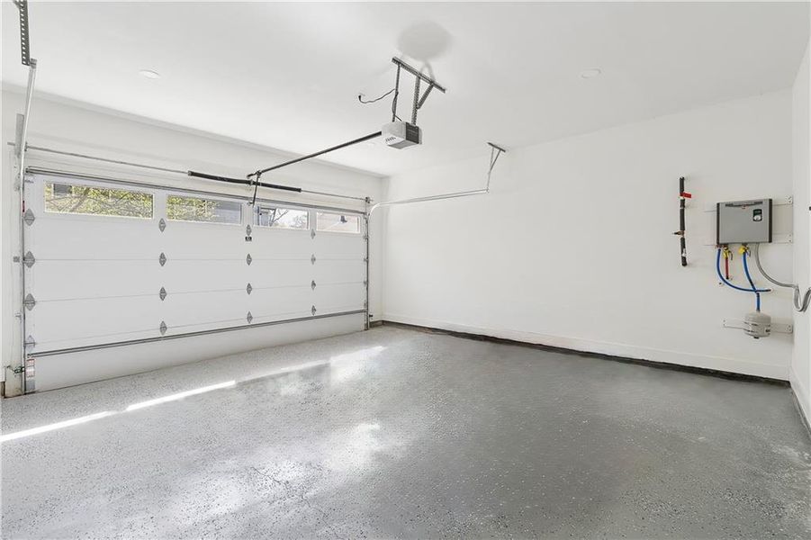 Spacious, unfurnished interior of a new home in , Atlanta (Image 21).