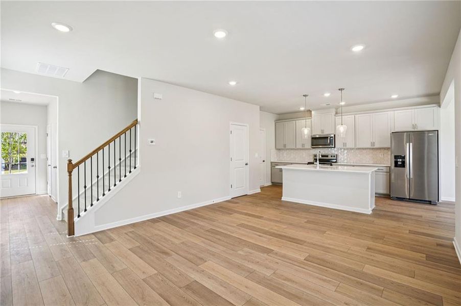 Spacious, unfurnished interior of a new home in Hawthorne Station, College Park (Image 30).