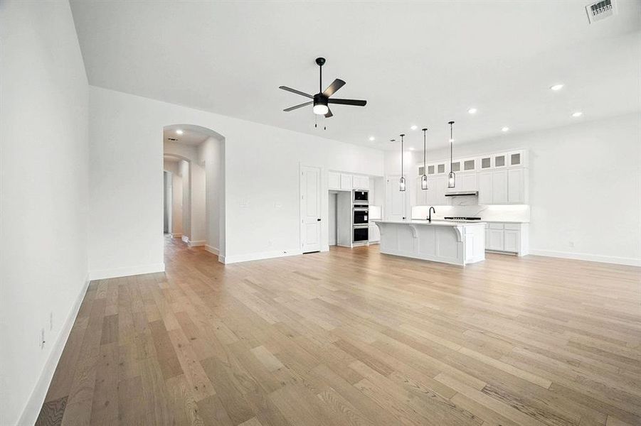 Spacious, unfurnished interior of a new home in Thompson Farms: 60ft. lots, Van Alstyne (Image 23). Spacious, unfurnished interior of a new home in Thompson Farms: 60ft. lots, Van Alstyne (Image 23).