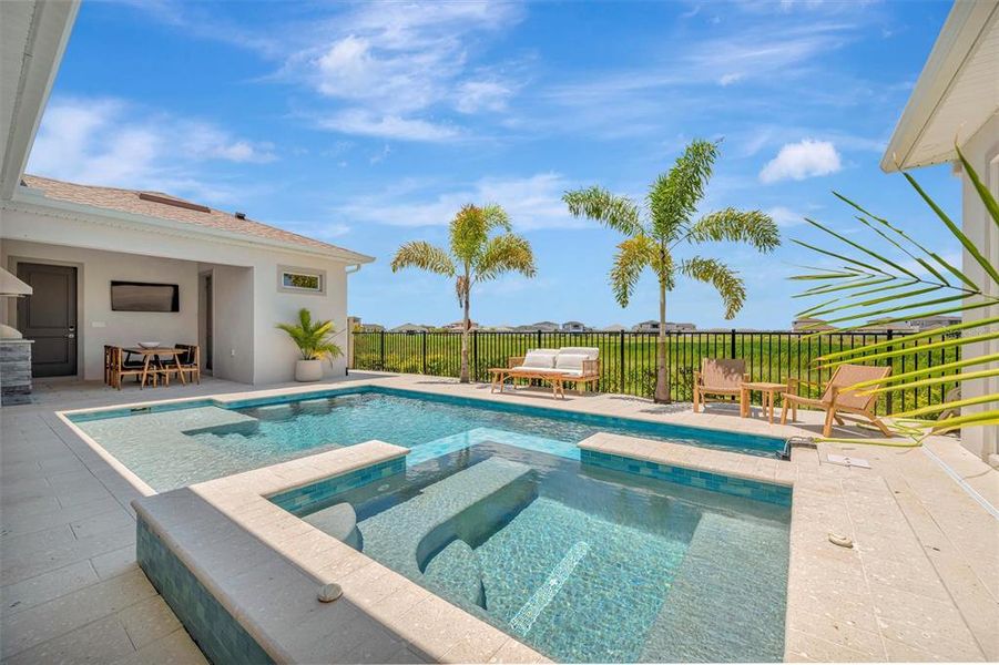 Exterior details and patio area of a home in , San Antonio (Image 21).