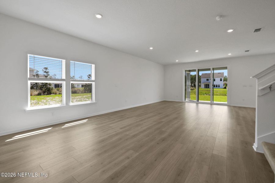 Spacious, unfurnished interior of a new home in Hyland Trail, Green Cove Springs (Image 33).