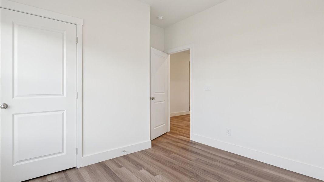 Spacious, unfurnished interior of a new home in Millstone Village, Morristown (Image 17).