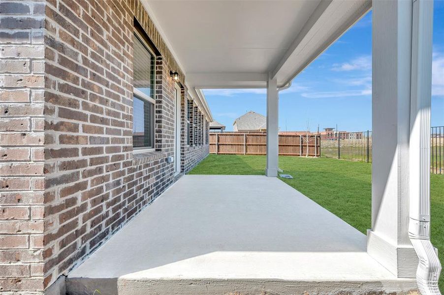 Exterior details and patio area of a home in Lane Ranch, Sanger (Image 3).