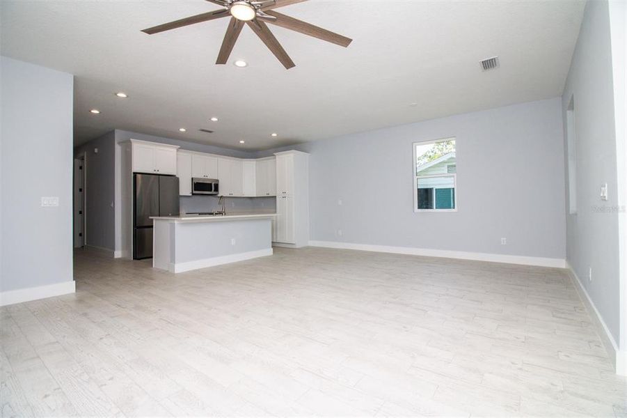 Spacious, unfurnished interior of a new home in , New Smyrna Beach (Image 19).