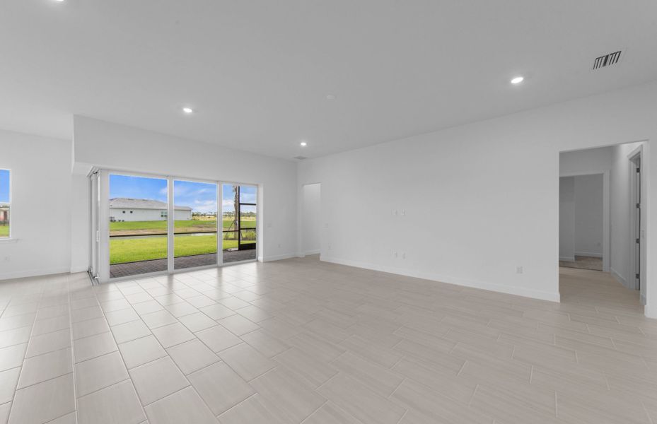 Spacious, unfurnished interior of a new home in TerraWalk at Babcock Ranch, Alva (Image 12).